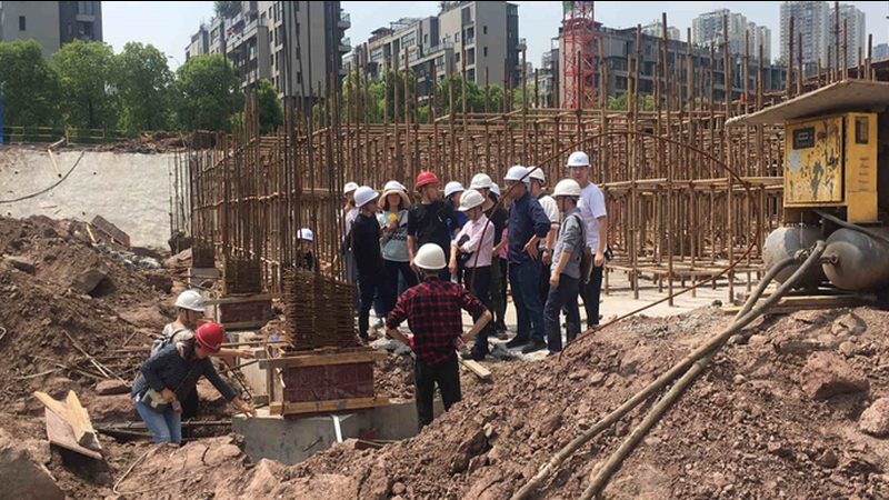 土建工程资质升级：三级到二级的关键条件解析**